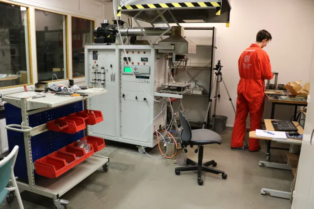 Student in the Fire Lab. Photo.