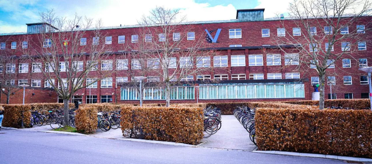 V-huset seen from the outside. Photo.