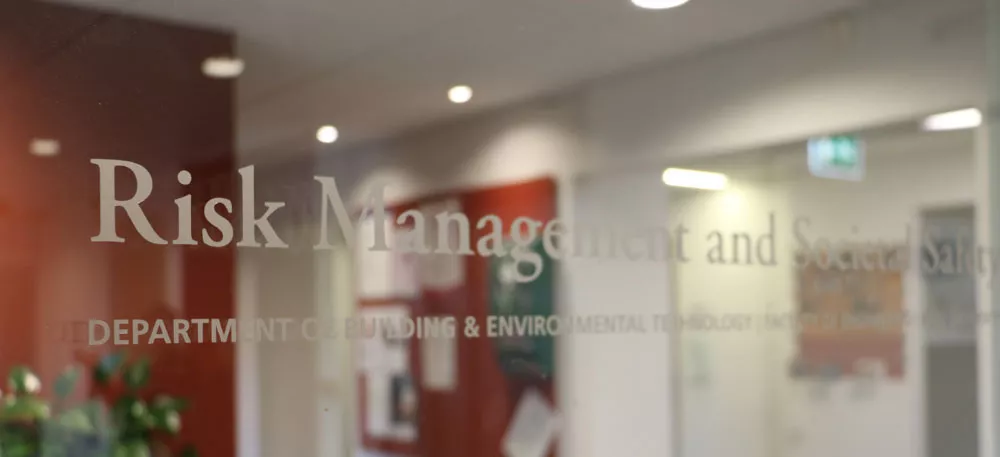 Division of Risk Management and Societal Safety entrance in V-huset. Photo.